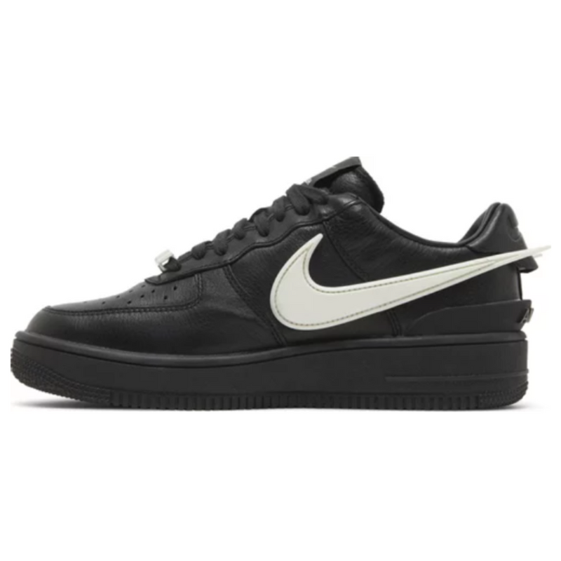 Tênis Air Force 1 Low 'Black' x AMBUSH